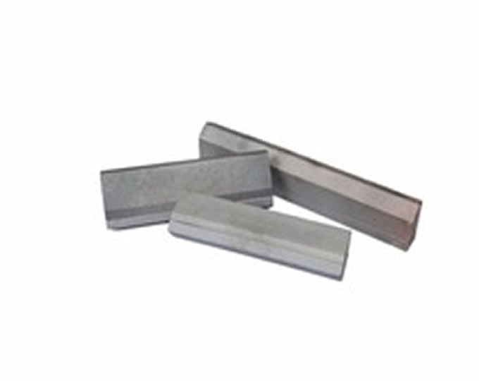 700 HB / 63 HRC شريط ارتداء الحديد الأبيض