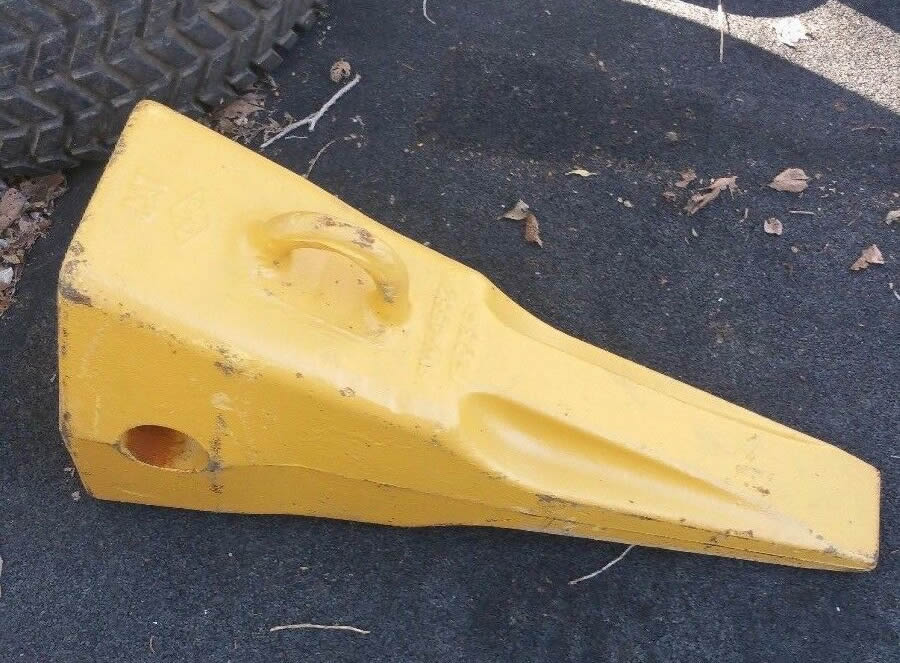 9W4552 RIPPER TIP FITS FITS CATER