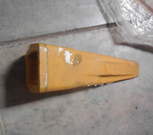 9W4552 RIPPER TIP FITS FITS CATER